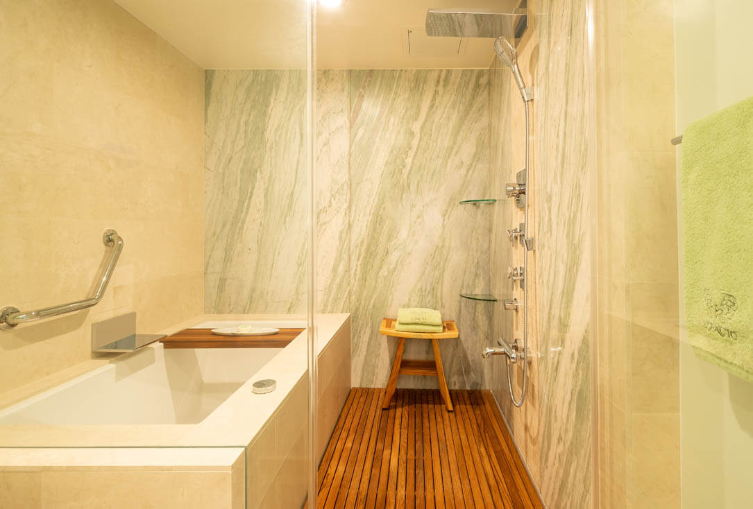 suite-slider-jade-master-bedroom-bathroom-1